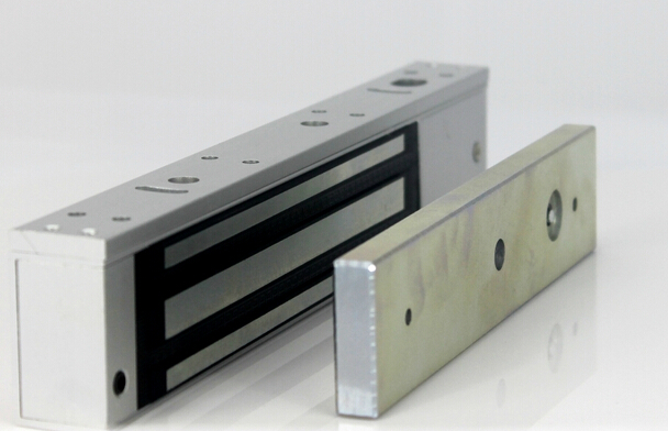 指纹门禁机之安装配件磁力锁的安装