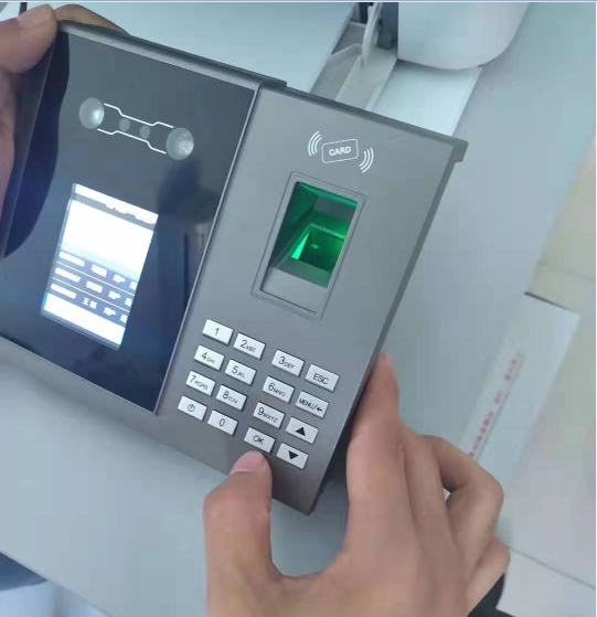 这家工地门禁系统，智控进出智能考勤，考勤门禁管理好朋友